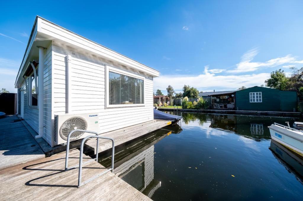 New- Private Cosy Houseboat, On A Lake Near Amsterdam Vinkeveen Exterior foto